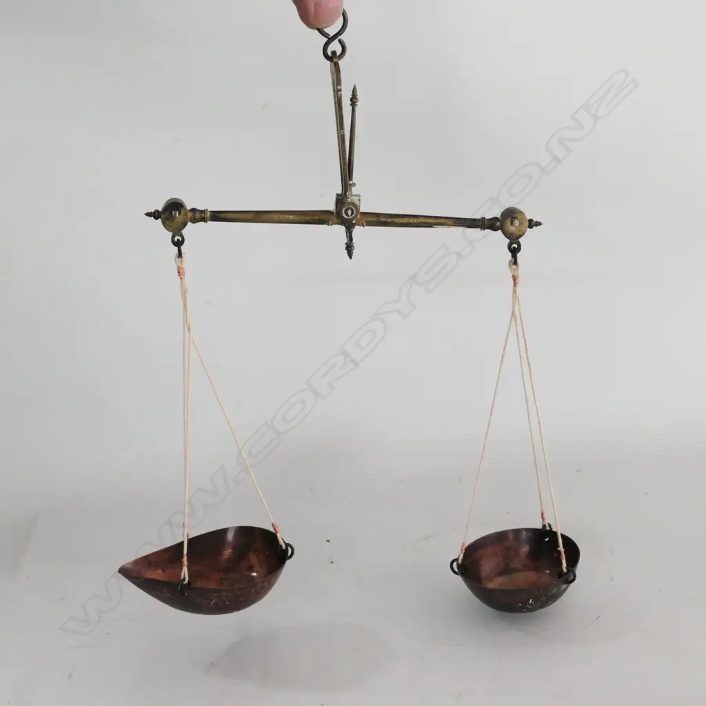 2 BEAM BALANCES IN OAK BOXES: J.LONG, LONDON BRASS w COPPER PANS AND W & T AVERY, B'HAM, STEEL w BRASS PANS w WEIGHTS Image 1++